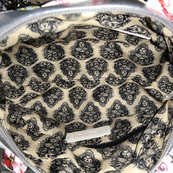 *RESERVED* ED HARDY BLING WHITE SATCHEL SKULLS RHINESTONE HEARTS ROSES CHARMS - Picture 15 of 15